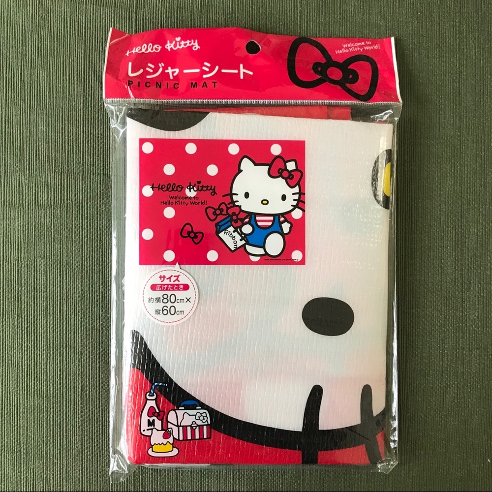 Hello Kitty picnic mat